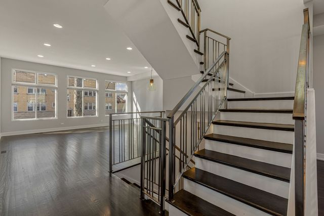 4406 W Wilson Avenue, Chicago, IL 60630