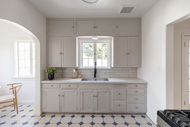 302 W CYPRESS Street, Phoenix, AZ 85003