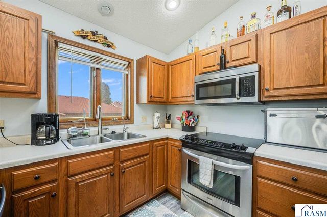 1735 N Orchid Drive, North Mankato, MN 56001