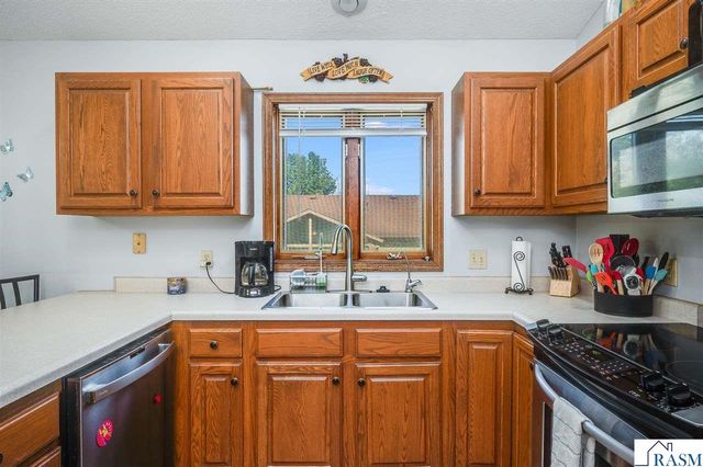 1735 N Orchid Drive, North Mankato, MN 56001