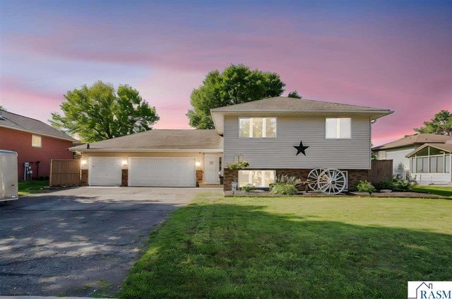 1735 N Orchid Drive, North Mankato, MN 56001