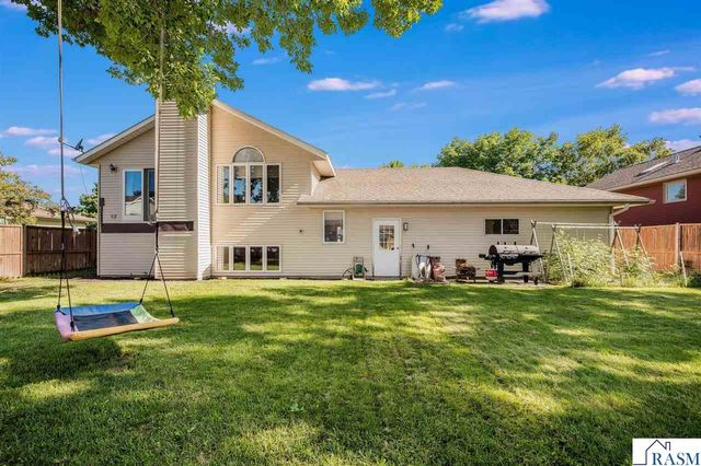 1735 N Orchid Drive, North Mankato, MN 56001