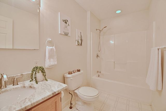 19 Ptarmigan Dr 19, Shrewsbury, MA 01545