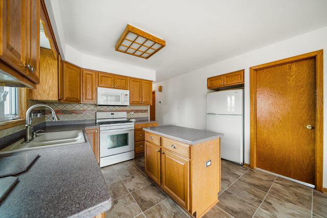 8013 Neva Avenue, Burbank, IL 60459