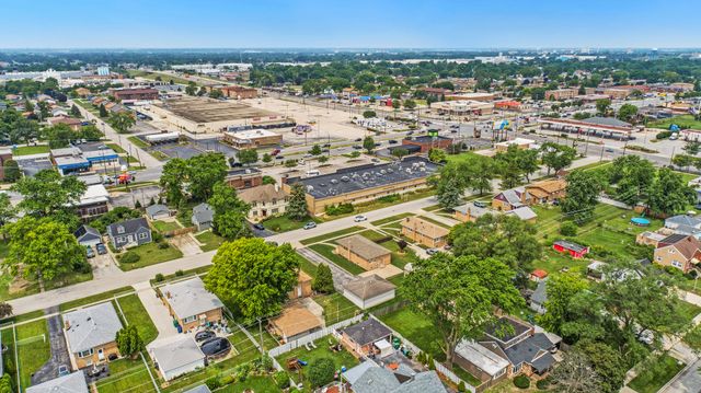 8013 Neva Avenue, Burbank, IL 60459