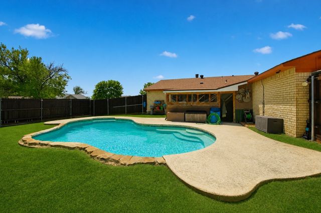 1902 Edna Smith Drive, Garland, TX 75040