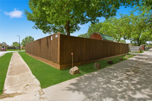 1902 Edna Smith Drive, Garland, TX 75040