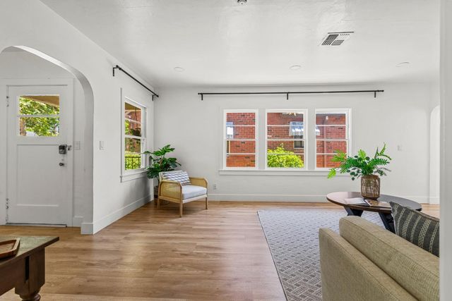 2625 27th St, Sacramento, CA 95818