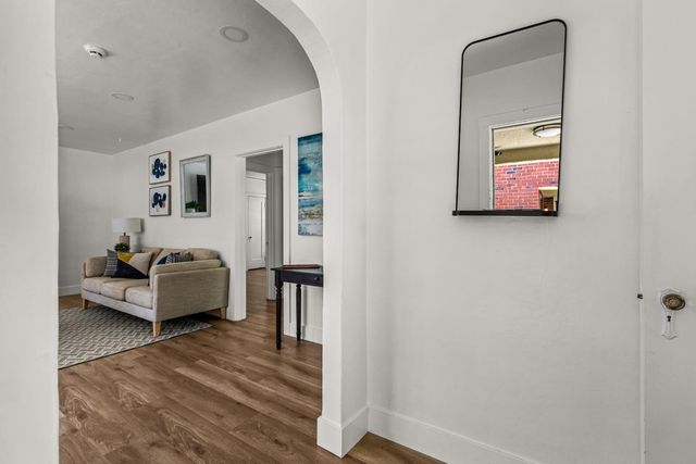 2625 27th St, Sacramento, CA 95818