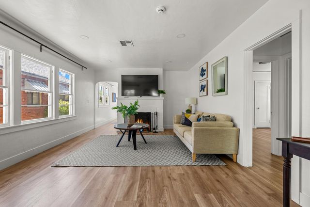 2625 27th St, Sacramento, CA 95818