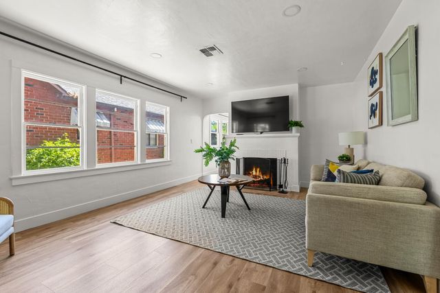 2625 27th St, Sacramento, CA 95818