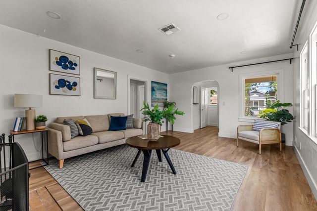 2625 27th St, Sacramento, CA 95818