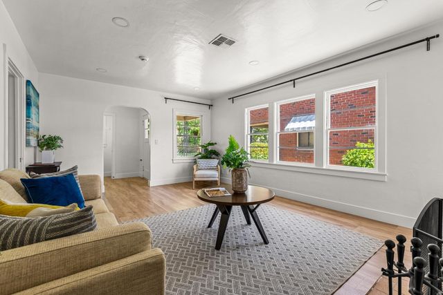 2625 27th St, Sacramento, CA 95818