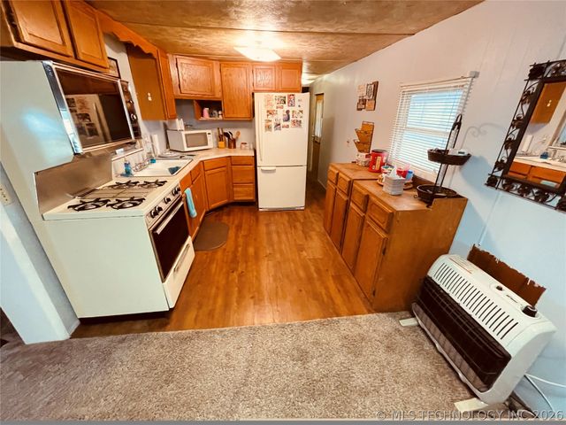 421216 E 1161 Road, Eufaula, OK 74432