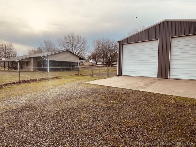 421216 E 1161 Road, Eufaula, OK 74432