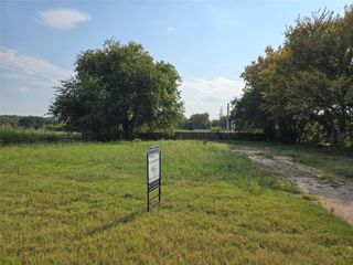 800 S Parkway Drive, Alvarado, TX 76009
