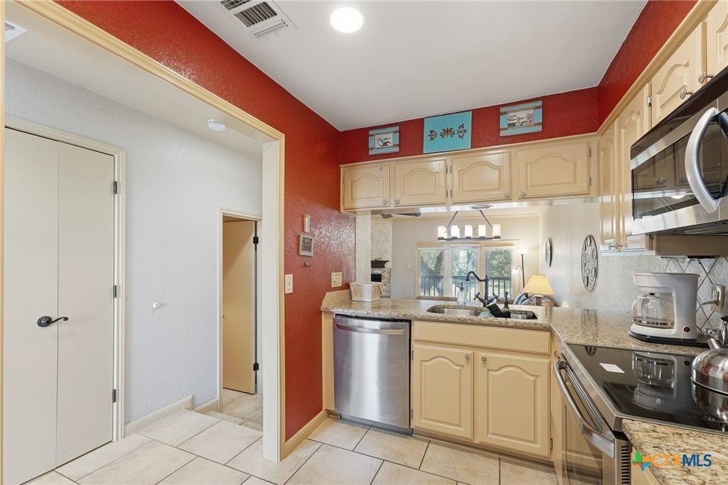 Image 10 of property listing at 421 Watts Lane B5, Canyon Lake, TX 78133