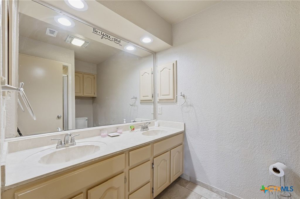 Image 21 of property listing at 421 Watts Lane B5, Canyon Lake, TX 78133