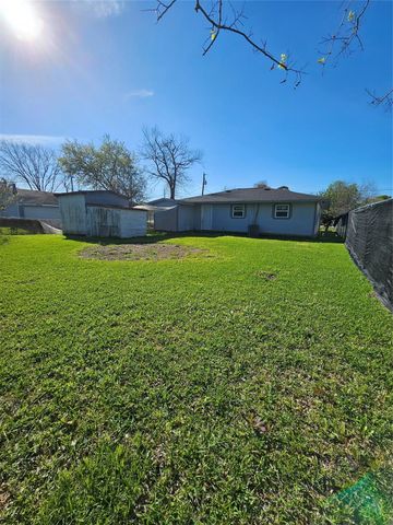 120 Antionette Lane, Crosby, TX 77532