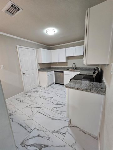 120 Antionette Lane, Crosby, TX 77532