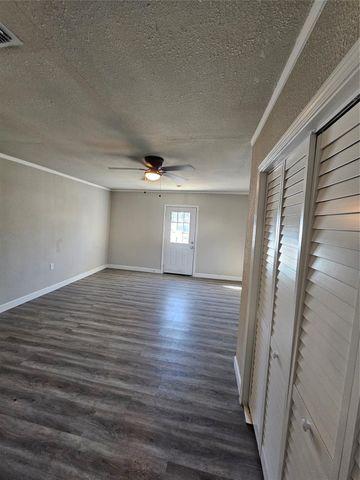 120 Antionette Lane, Crosby, TX 77532