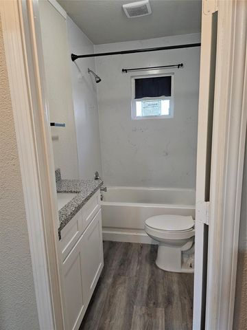 120 Antionette Lane, Crosby, TX 77532