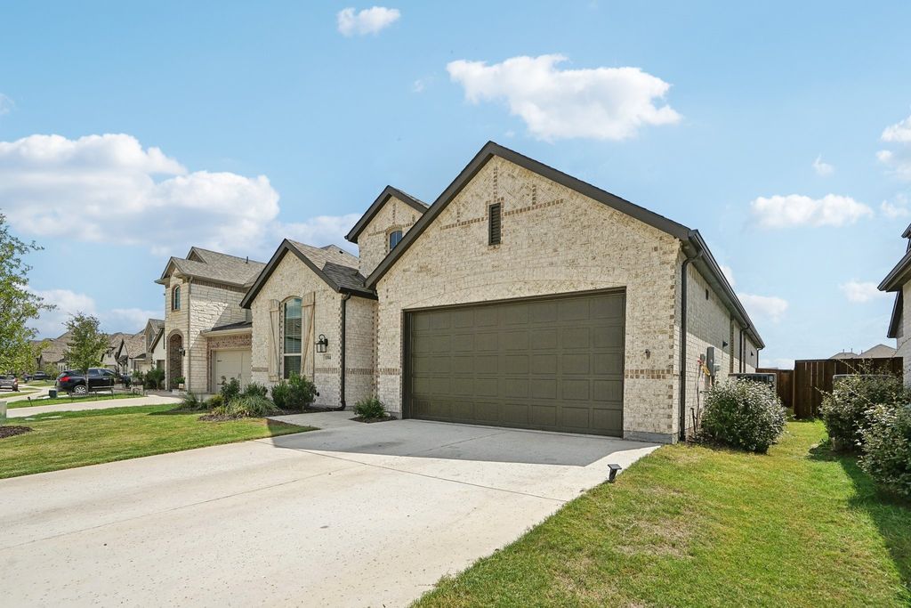 1104 Firecracker Drive, Justin, TX 76247 — photo 2