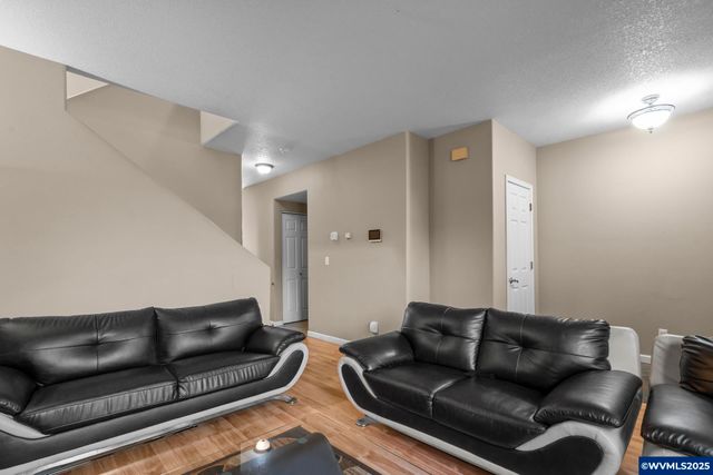 4515 Samantha Av NE, Salem, OR 97305