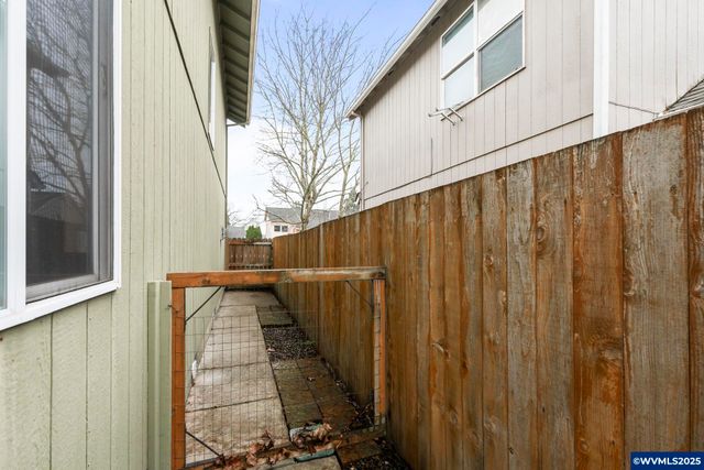 4515 Samantha Av NE, Salem, OR 97305