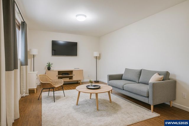 4515 Samantha Av NE, Salem, OR 97305