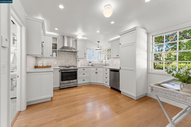 5450 Ascot Drive, Oakland, CA 94611