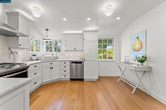 5450 Ascot Drive, Oakland, CA 94611