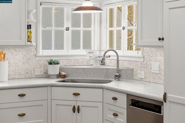 5450 Ascot Drive, Oakland, CA 94611