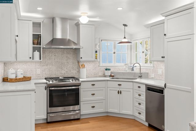 5450 Ascot Drive, Oakland, CA 94611