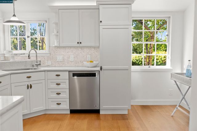 5450 Ascot Drive, Oakland, CA 94611