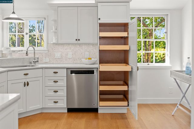 5450 Ascot Drive, Oakland, CA 94611