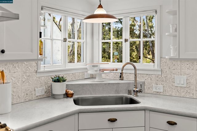 5450 Ascot Drive, Oakland, CA 94611