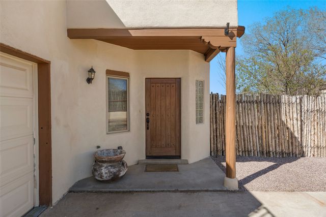3101 La Paz Lane, Santa Fe, NM 87507