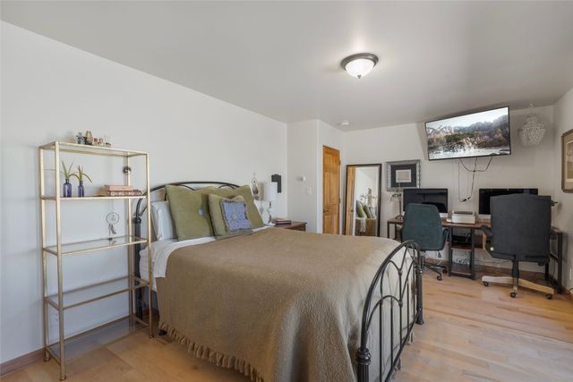 3101 La Paz Lane, Santa Fe, NM 87507