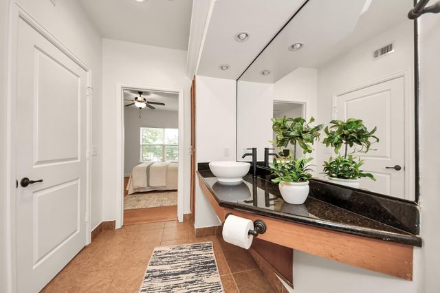 2203 Dorrington Street 106, Houston, TX 77030