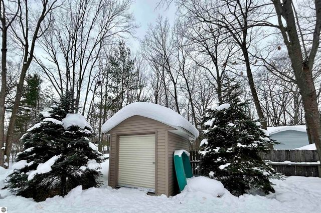 20763 Maple Street, Lake Ann, MI 49650