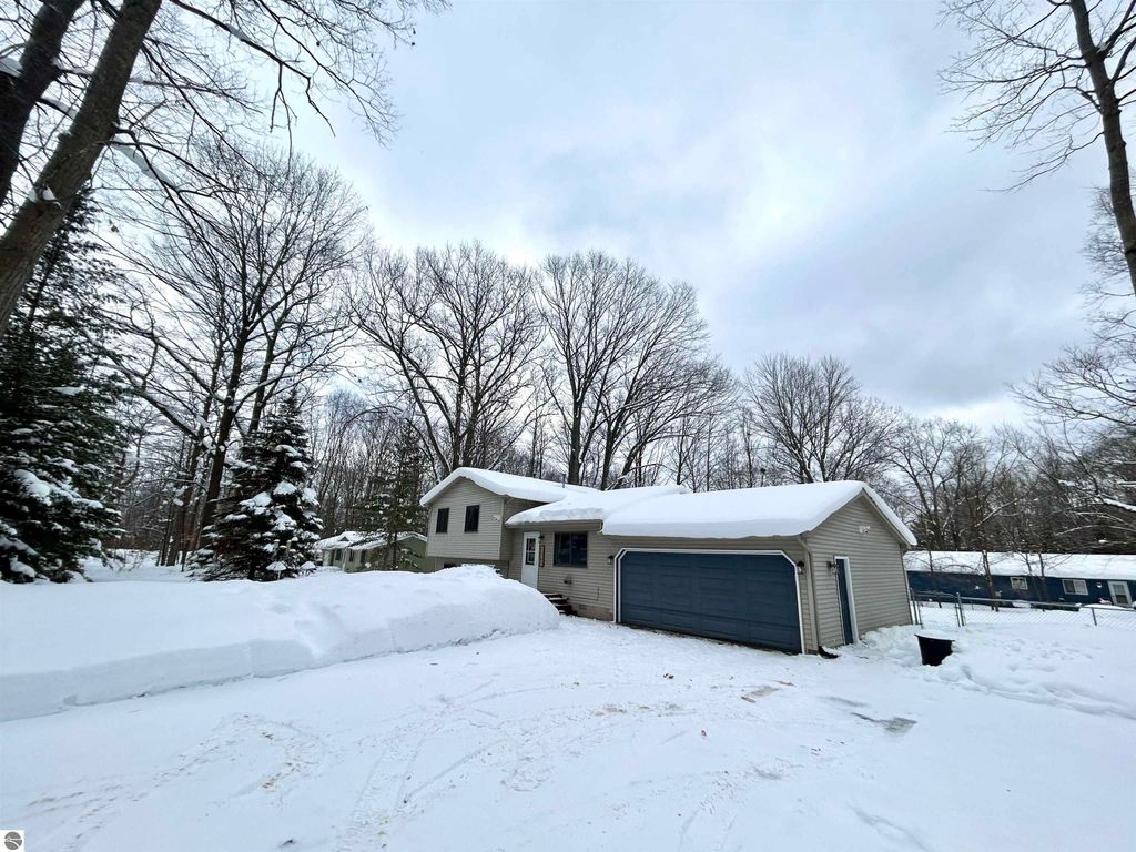 20763 Maple Street, Lake Ann, MI 49650