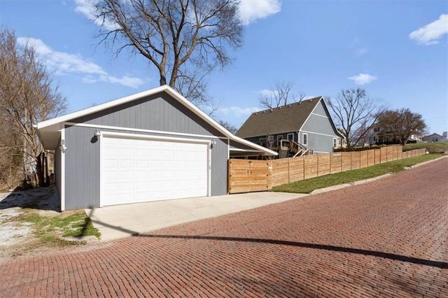 715 S 4th Street, Atchison, KS 66002