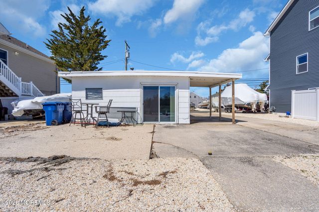 413 Twin Lakes Boulevard, Little Egg Harbor, NJ 08087