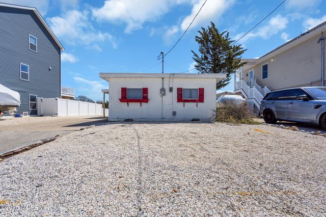 413 Twin Lakes Boulevard, Little Egg Harbor, NJ 08087