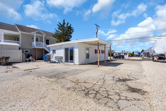 413 Twin Lakes Boulevard, Little Egg Harbor, NJ 08087