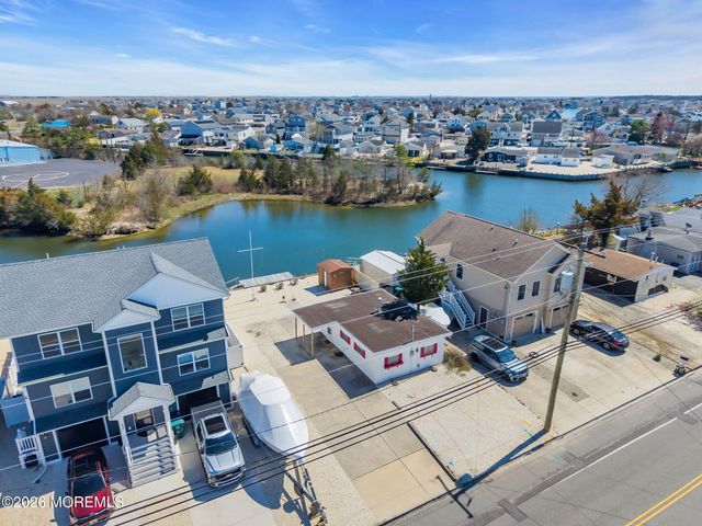 413 Twin Lakes Boulevard, Little Egg Harbor, NJ 08087