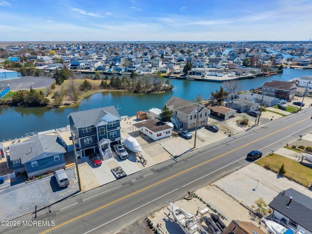 413 Twin Lakes Boulevard, Little Egg Harbor, NJ 08087