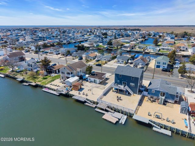 413 Twin Lakes Boulevard, Little Egg Harbor, NJ 08087