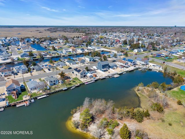 413 Twin Lakes Boulevard, Little Egg Harbor, NJ 08087